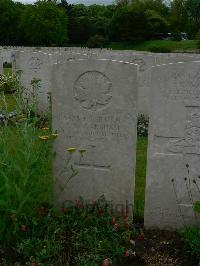 Etaples Military Cemetery - Marshall, T B